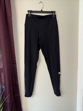 B8/2 Victoria’s Secret Pink, Black Leggings Size Medium
